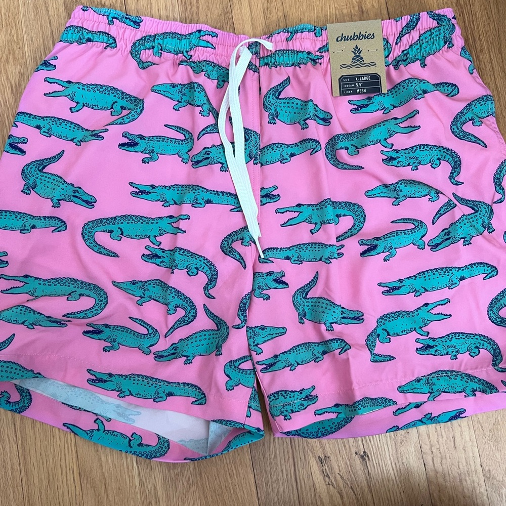 New with Tags $70 Chubbies Sz. XL Pink Swim Shorts Alligator Print The Glades ❤️